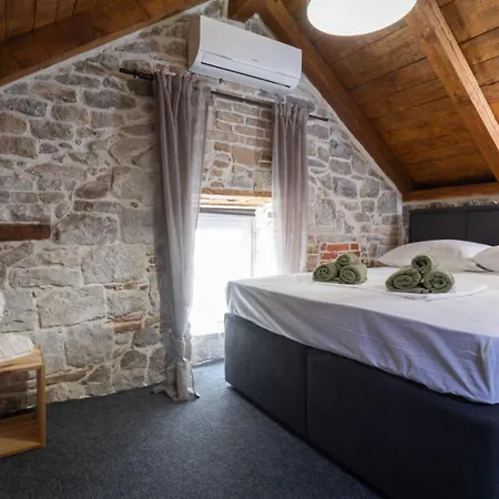 Apartman Ps Heritage Stone House