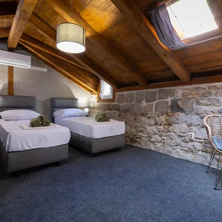 Ps Heritage Stone House * Split